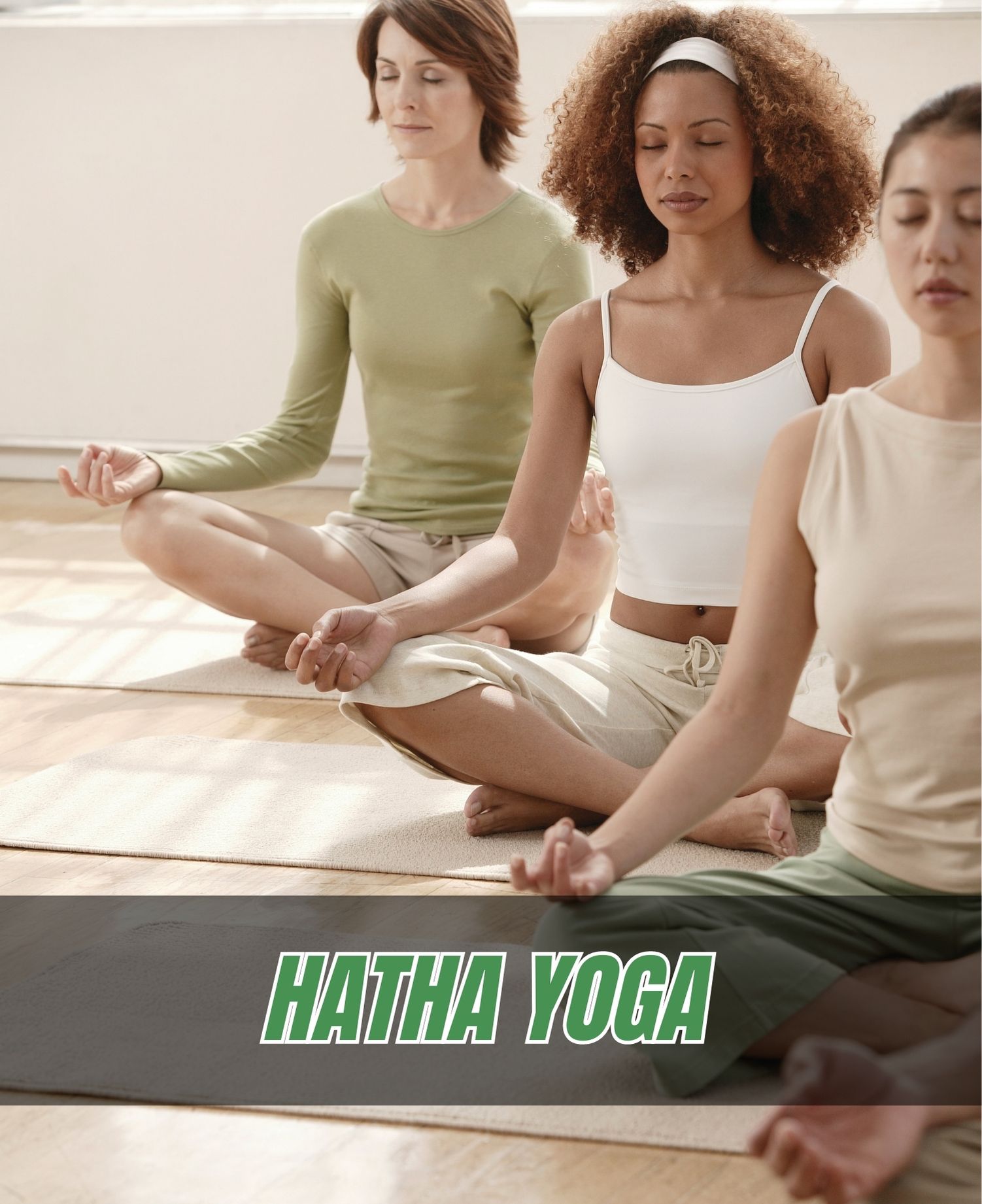 Drei Frauen in Yogapose